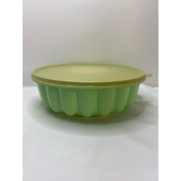 Vintage Tupperware Jello Jell-N-Serve Bundt Mold Mint Green Insert Lid 1202-6 - Picture 2 of 5